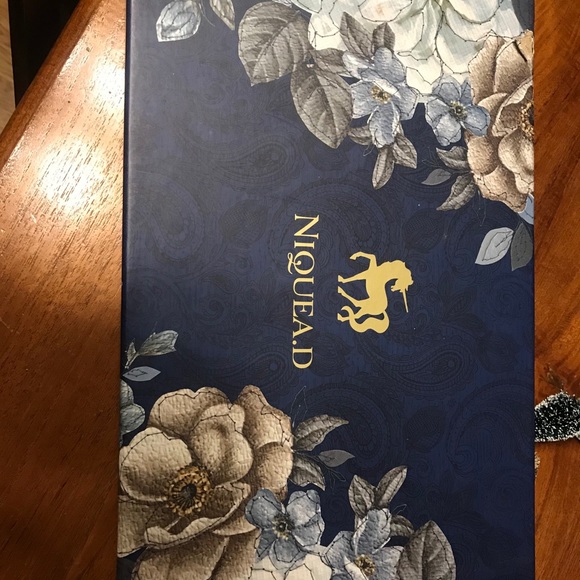 Niquea.D silk and fiber scarf/wrap - Picture 9 of 9